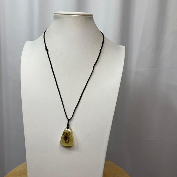 Insect pendant necklace on black cord gothic unusual jewelry costume - Picture 1 of 14